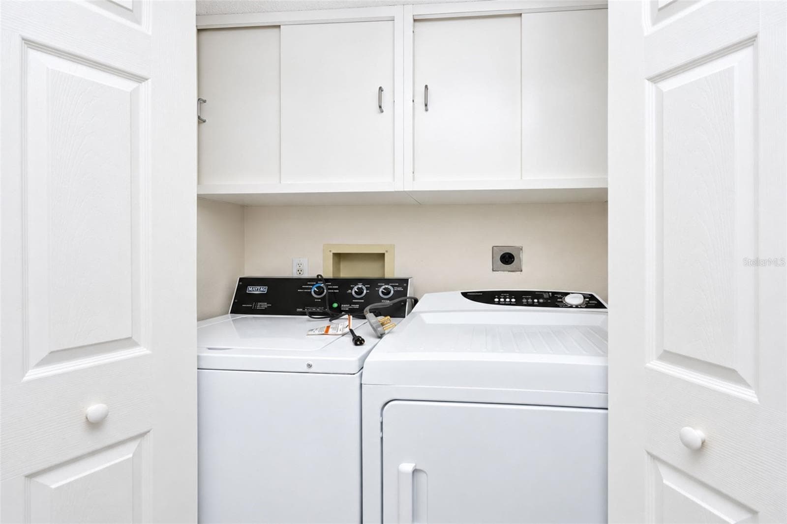 Full-size washer/dryer - 2950 N BEACH RD #B522, ENGLEWOOD