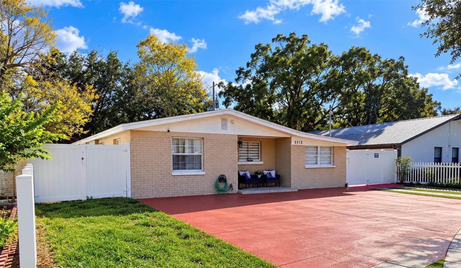 Front View of Home - 5513 GOLDEN DR, TAMPA