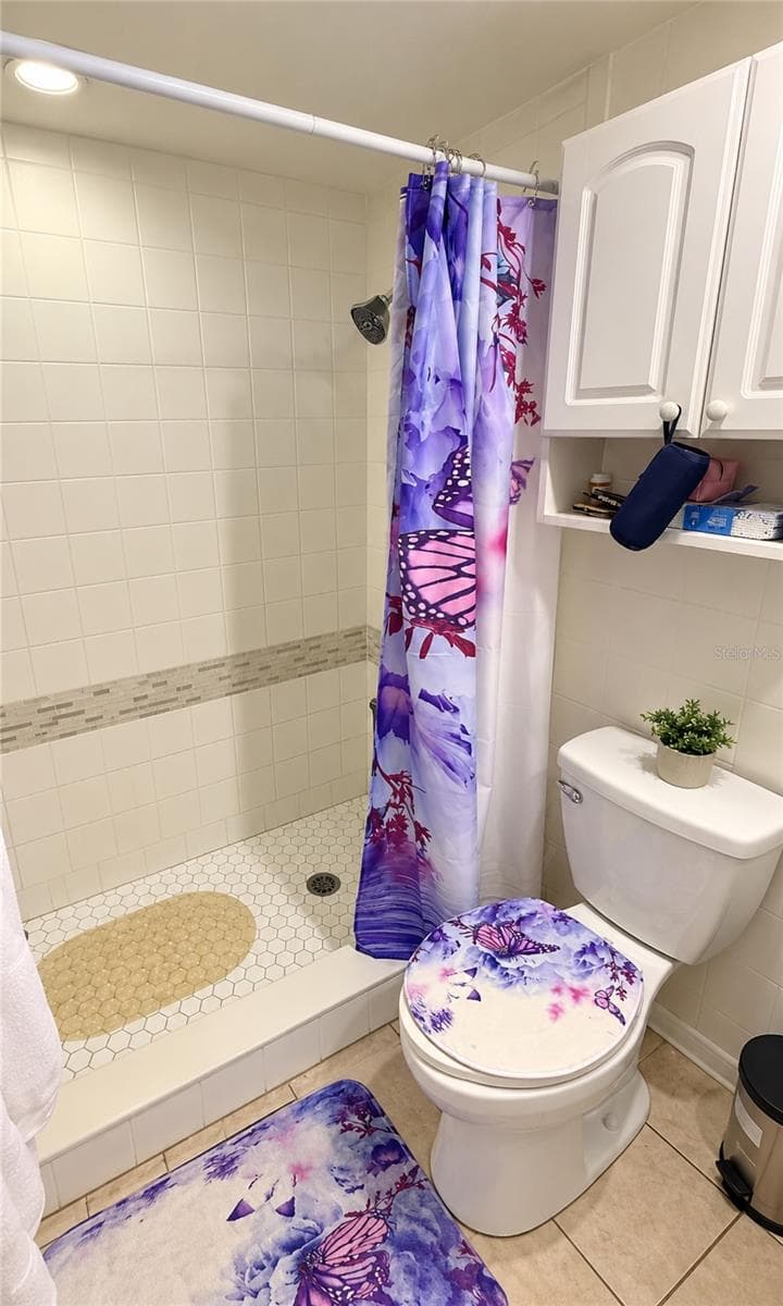 Mother-in-Law Bathroom - 5513 GOLDEN DR, TAMPA