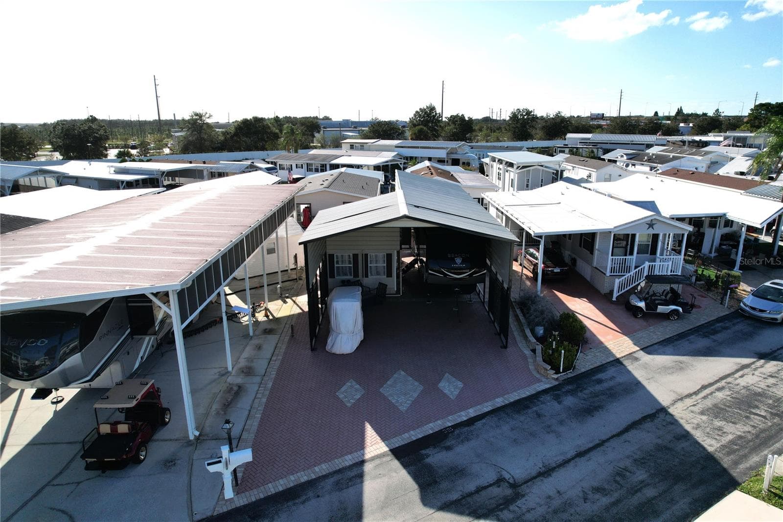 Perfect Location - 321 ST GEORGE DR, DAVENPORT