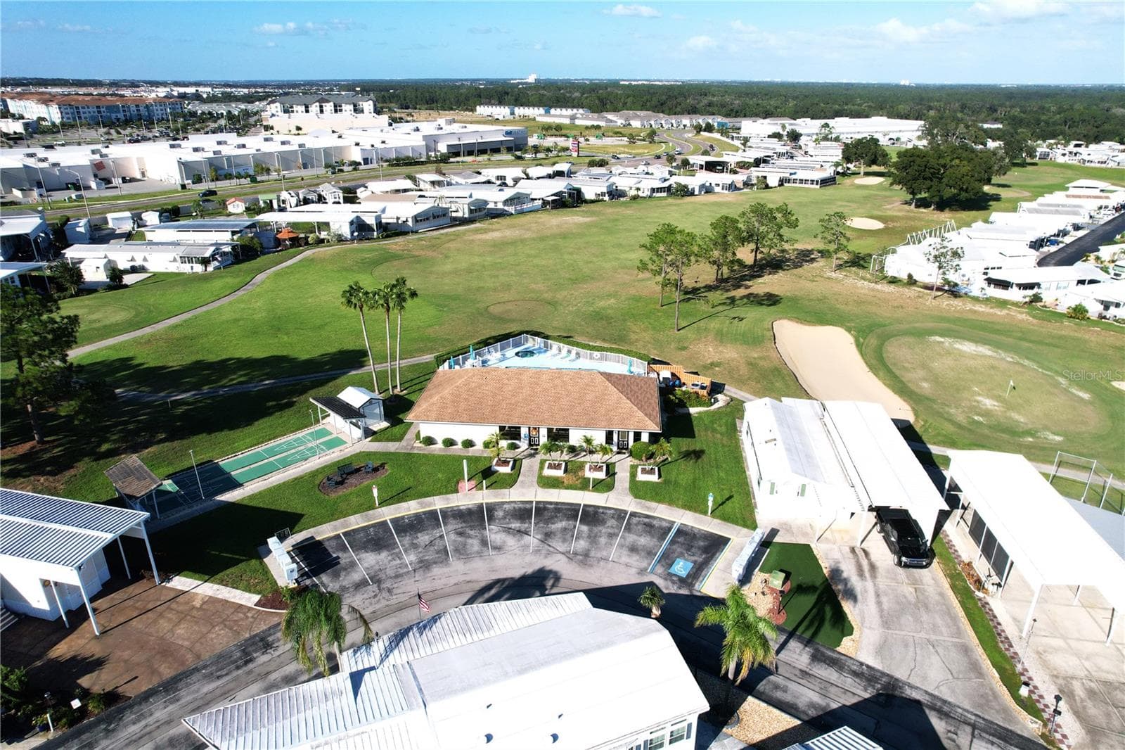 Just a stroll down to Osprey's Activities - 321 ST GEORGE DR, DAVENPORT