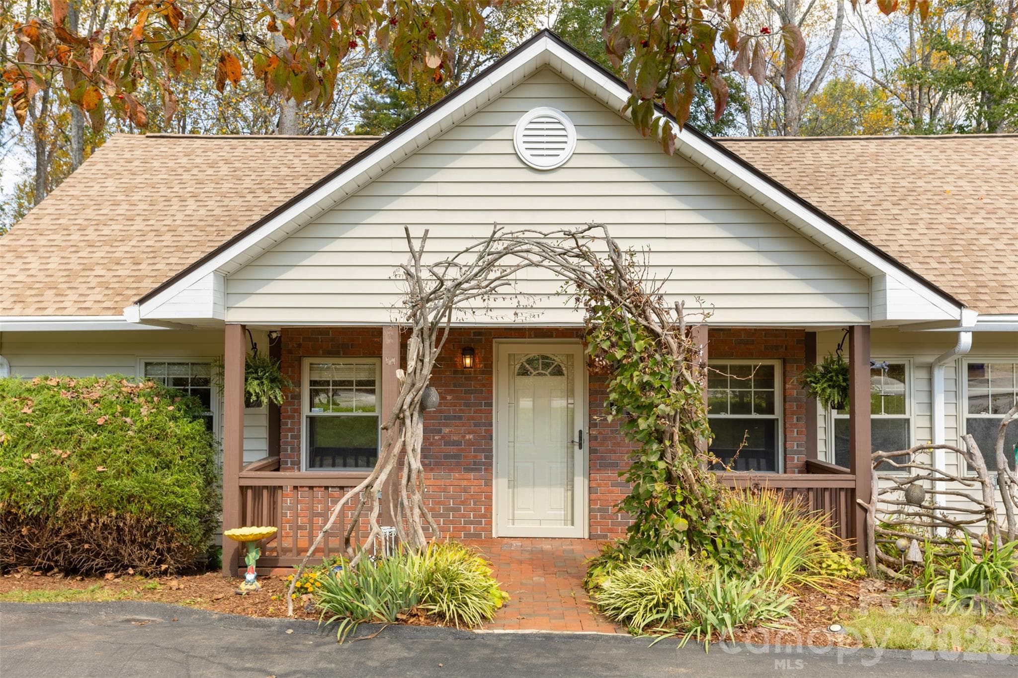 Single Family Residence at 442 Armstrong Avenue, Hendersonville, photo 2 of 28