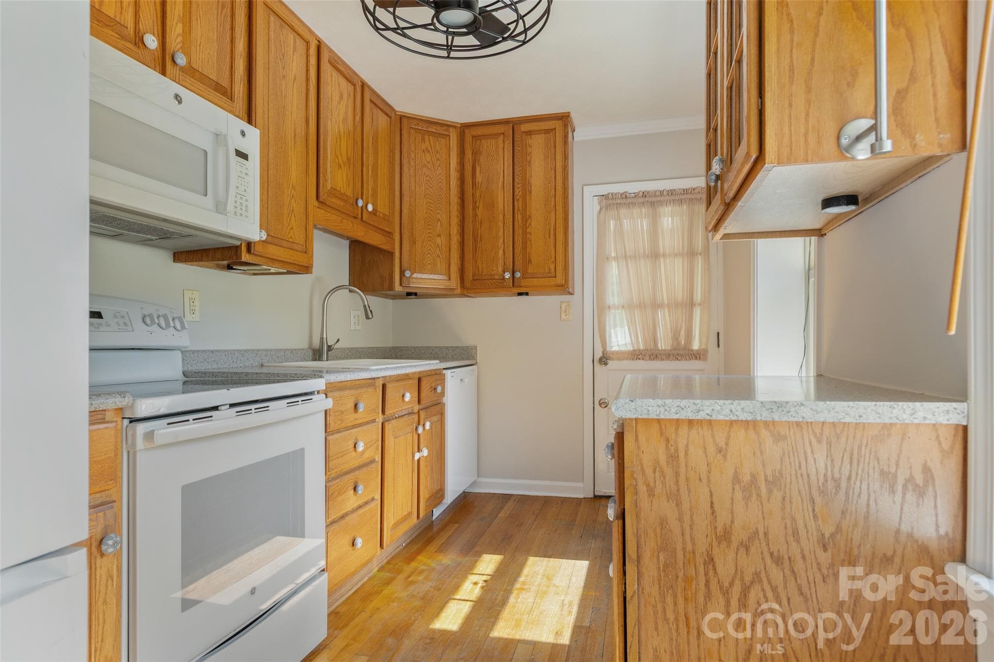 Single Family Residence at 442 Armstrong Avenue, Hendersonville, photo 5 of 28