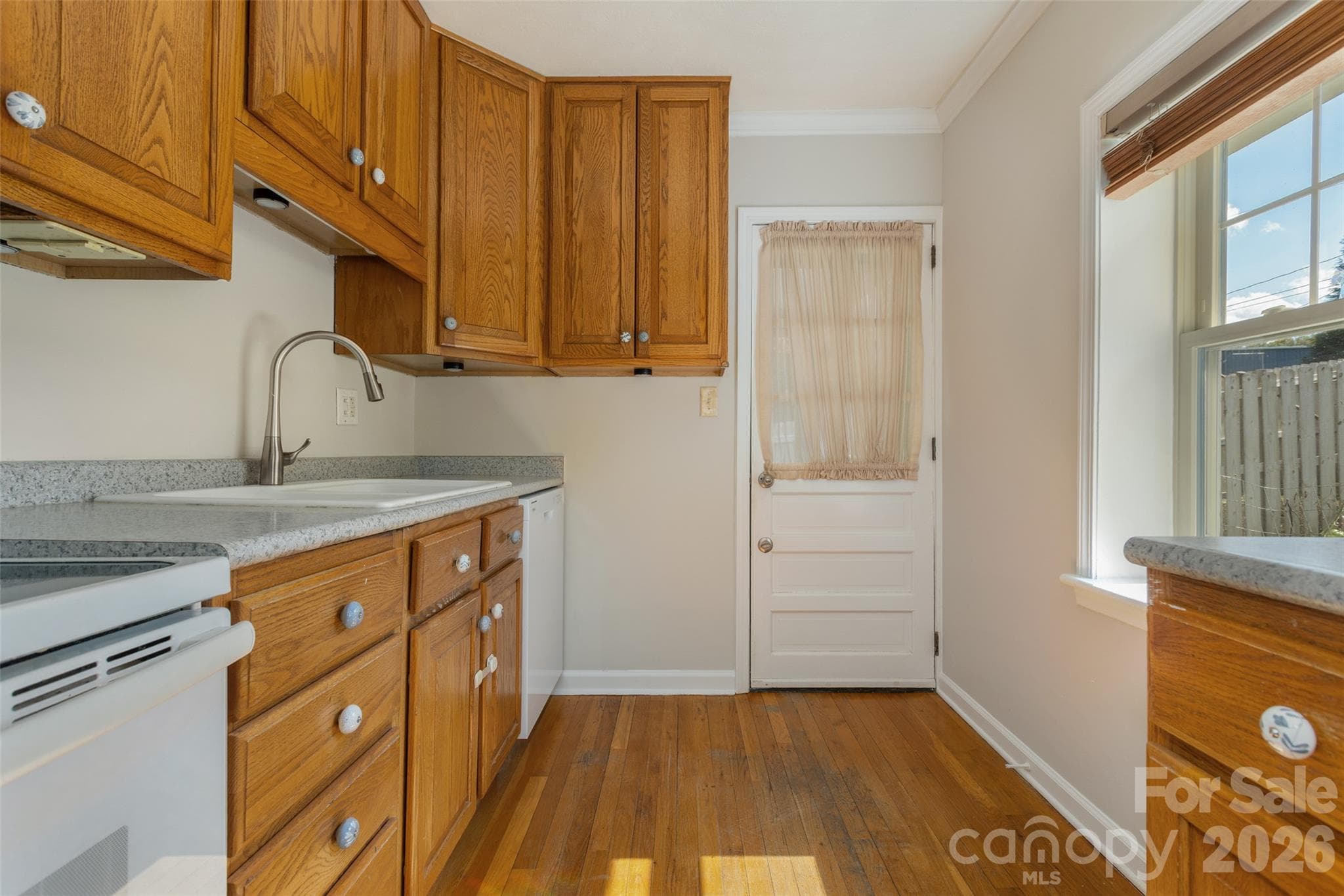 Single Family Residence at 442 Armstrong Avenue, Hendersonville, photo 6 of 28