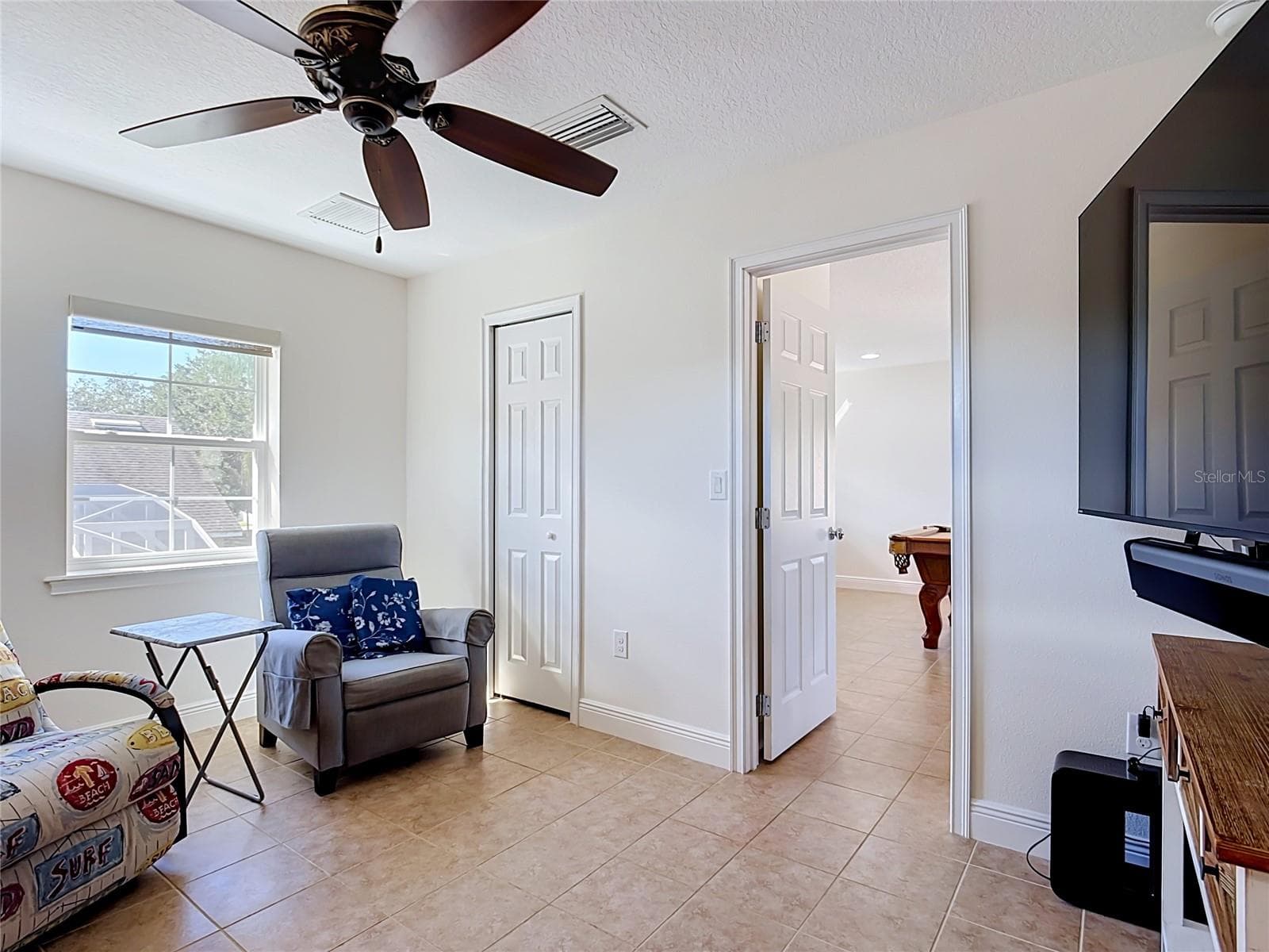 Livingroom guest apartment - 7133 INDIANGRASS RD, ST CLOUD