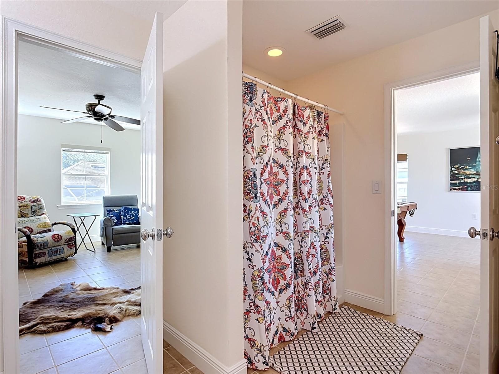 Guest apartment bath - 7133 INDIANGRASS RD, ST CLOUD