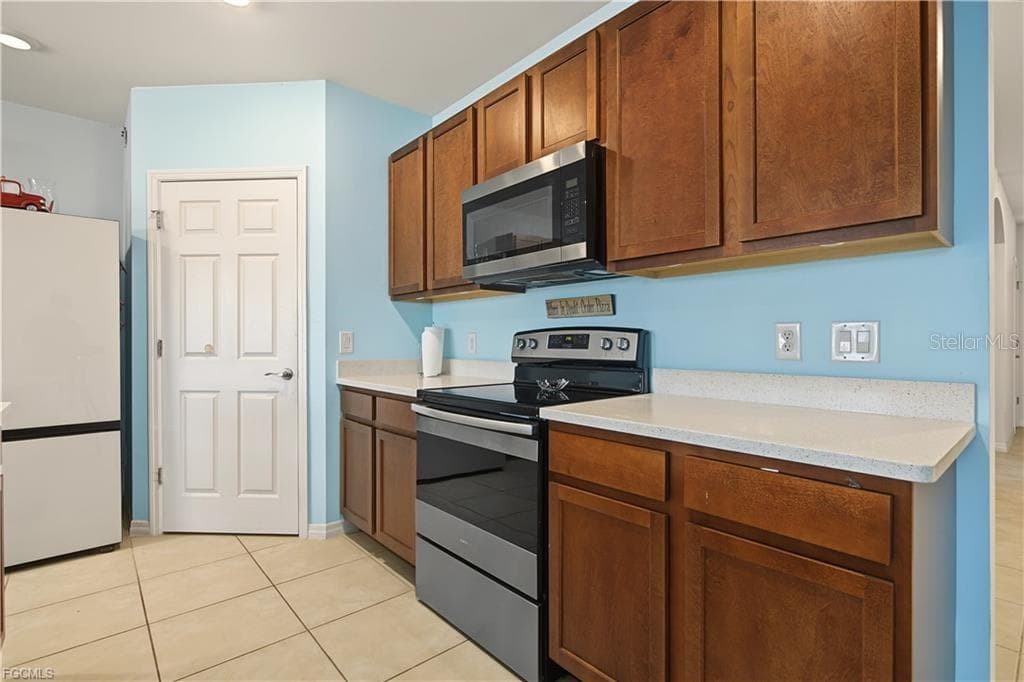 Single Family Residence at 3190 ESTANCIA LN, CAPE CORAL, photo 26 of 50