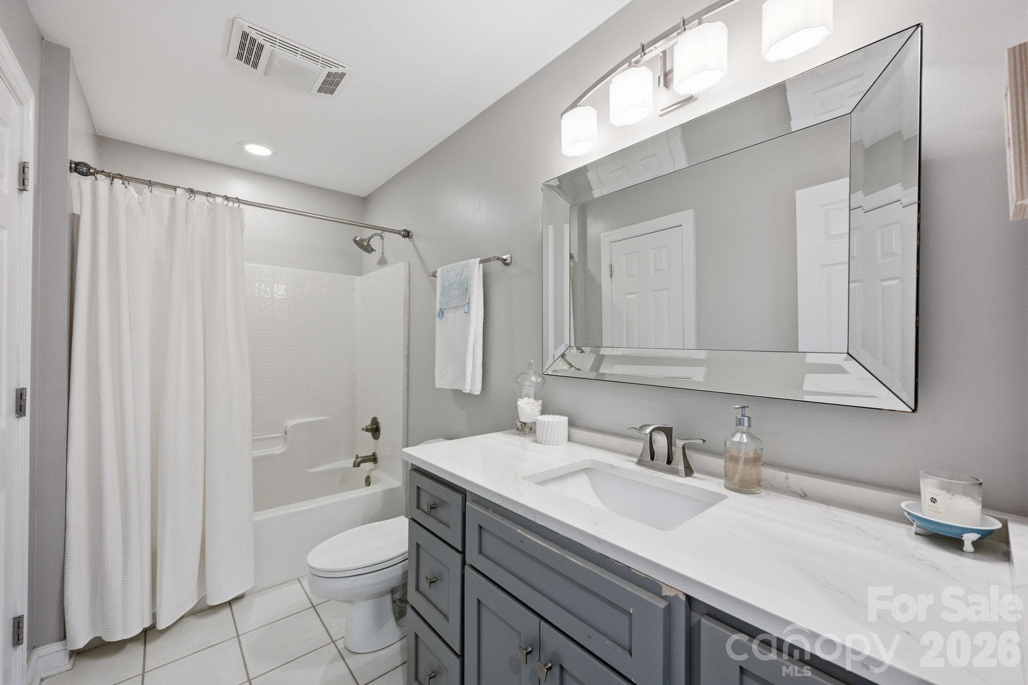 Secondary Hall Bath Upstairs - 105 Kings Crest Drive, Mooresville
