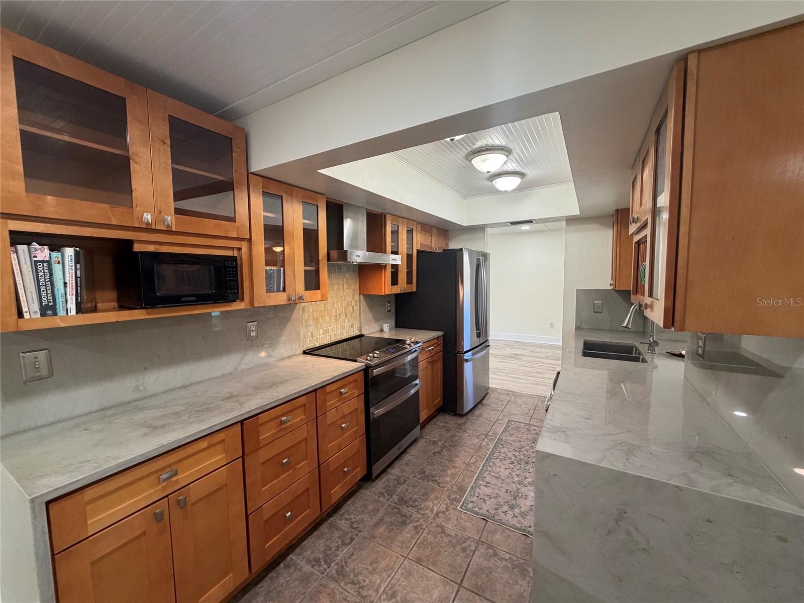 Brazilian quartzite counters & newer cabinetry - 1874 WATEROAK DR W, CLEARWATER