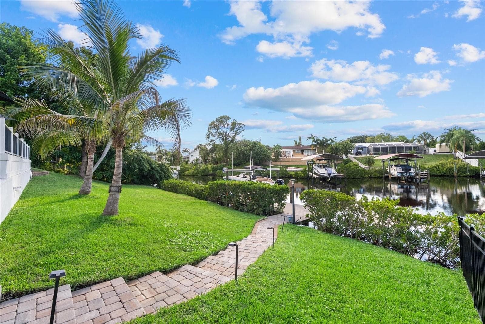 Single Family Residence at 481 MAGELLAN DR, SARASOTA, photo 13 of 48
