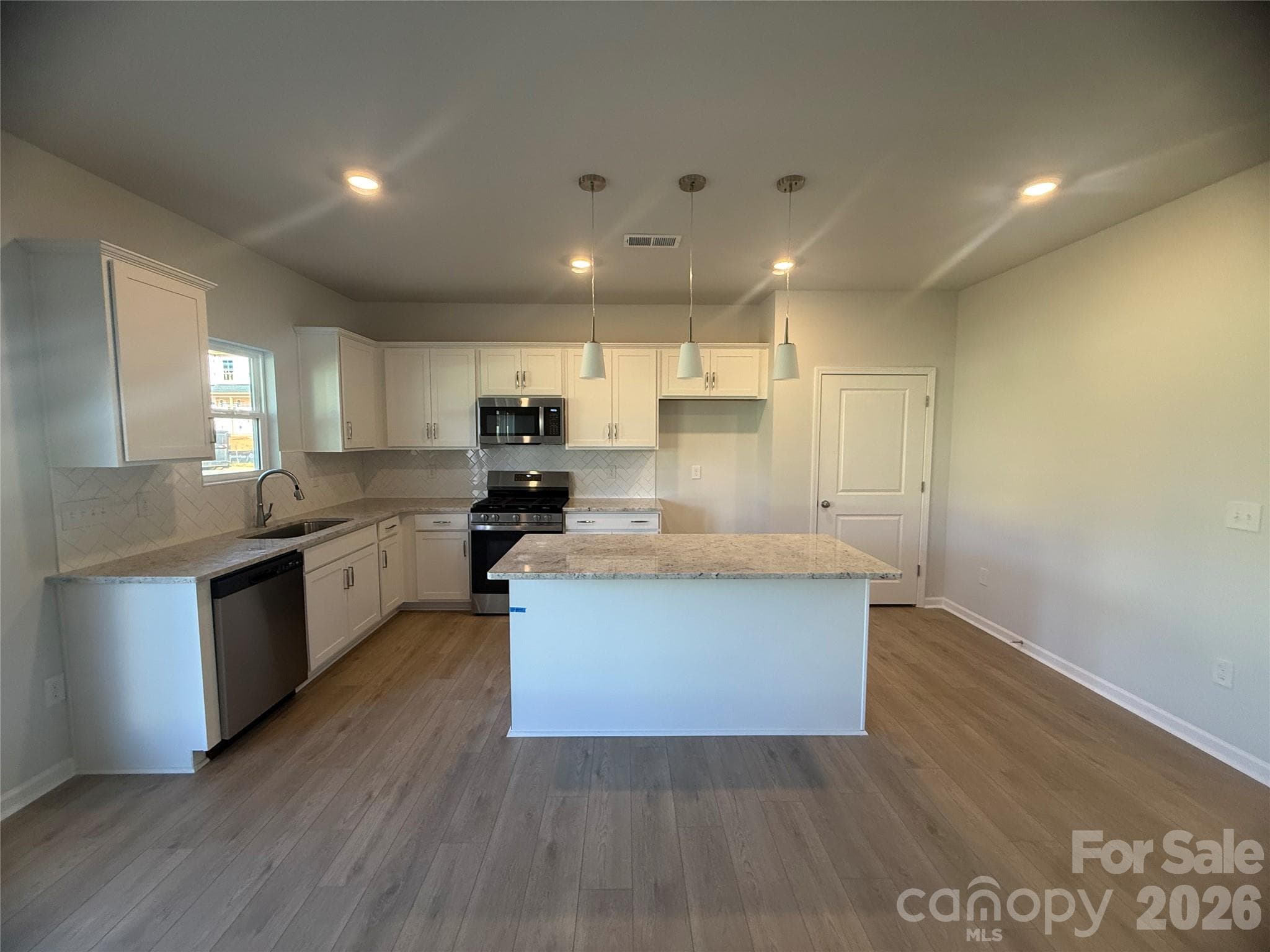 Open Kitchen floor plan w/ pantry that leads to breakfast  area & family room - 1305 Bansal Drive, Charlotte