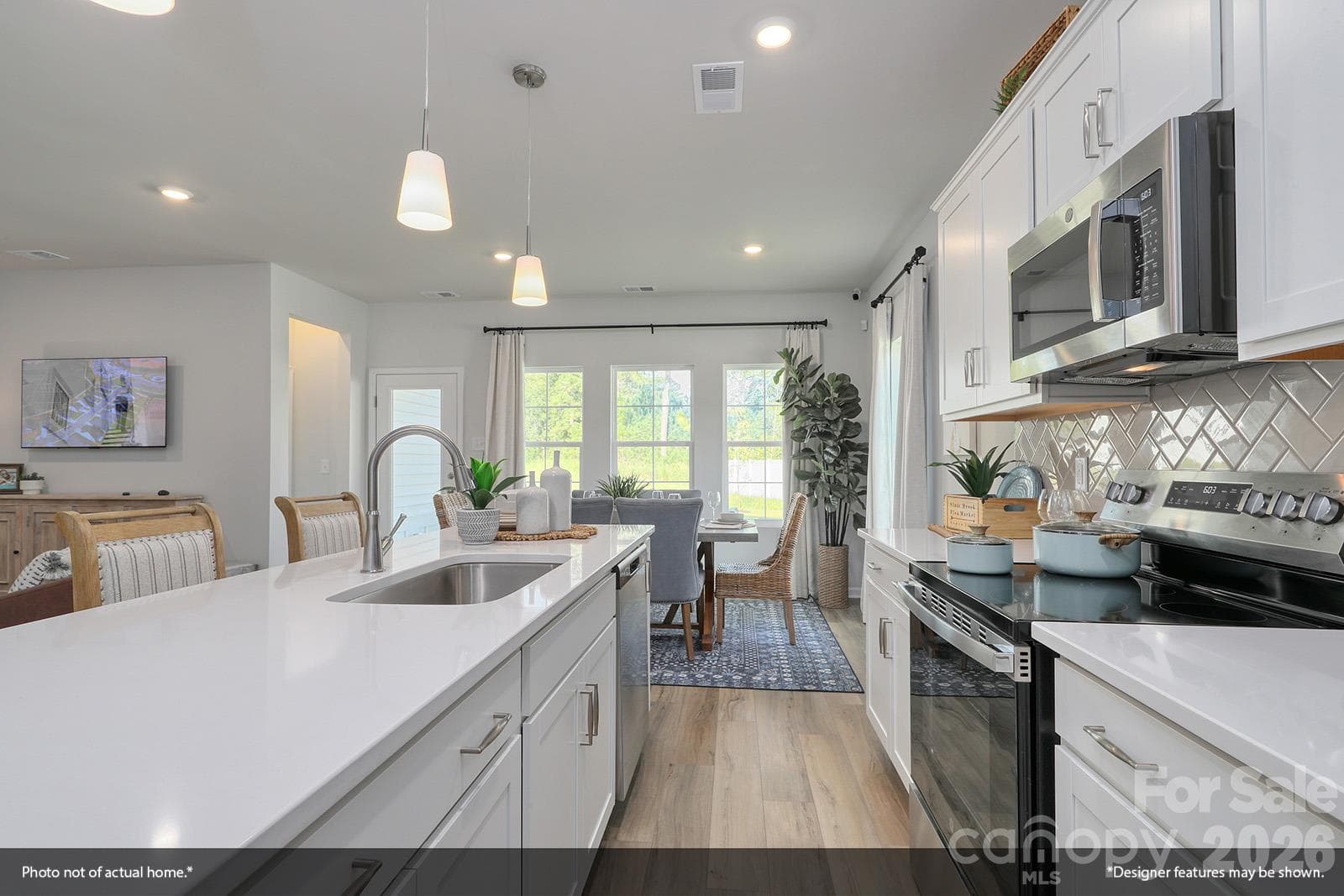 Representative Kitchen and eat in area - 209 Rodeo Drive, Shelby