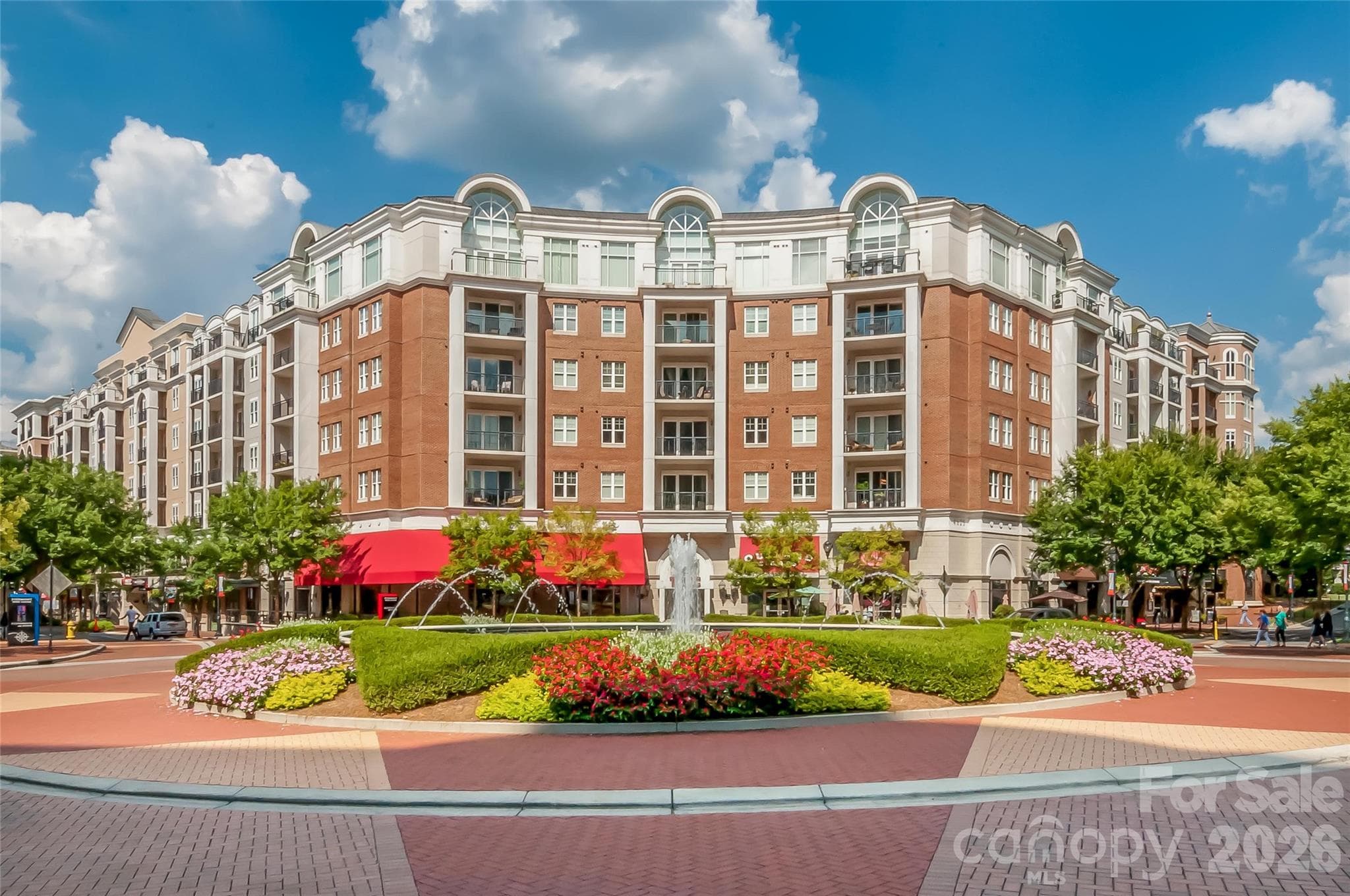 Condominium at 4620 Piedmont Row Drive, Charlotte, photo 2 of 37