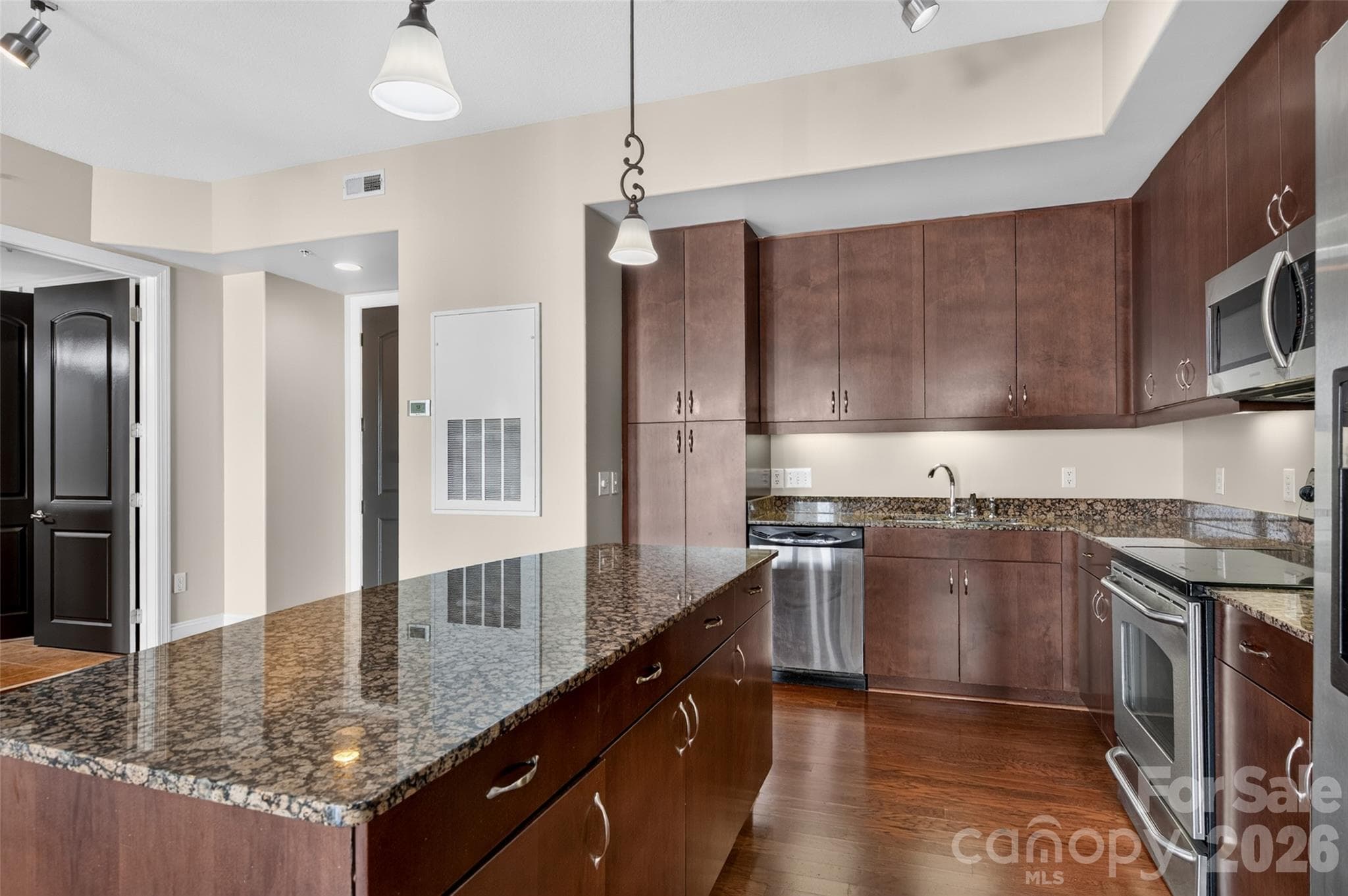 Condominium at 4620 Piedmont Row Drive, Charlotte, photo 5 of 37