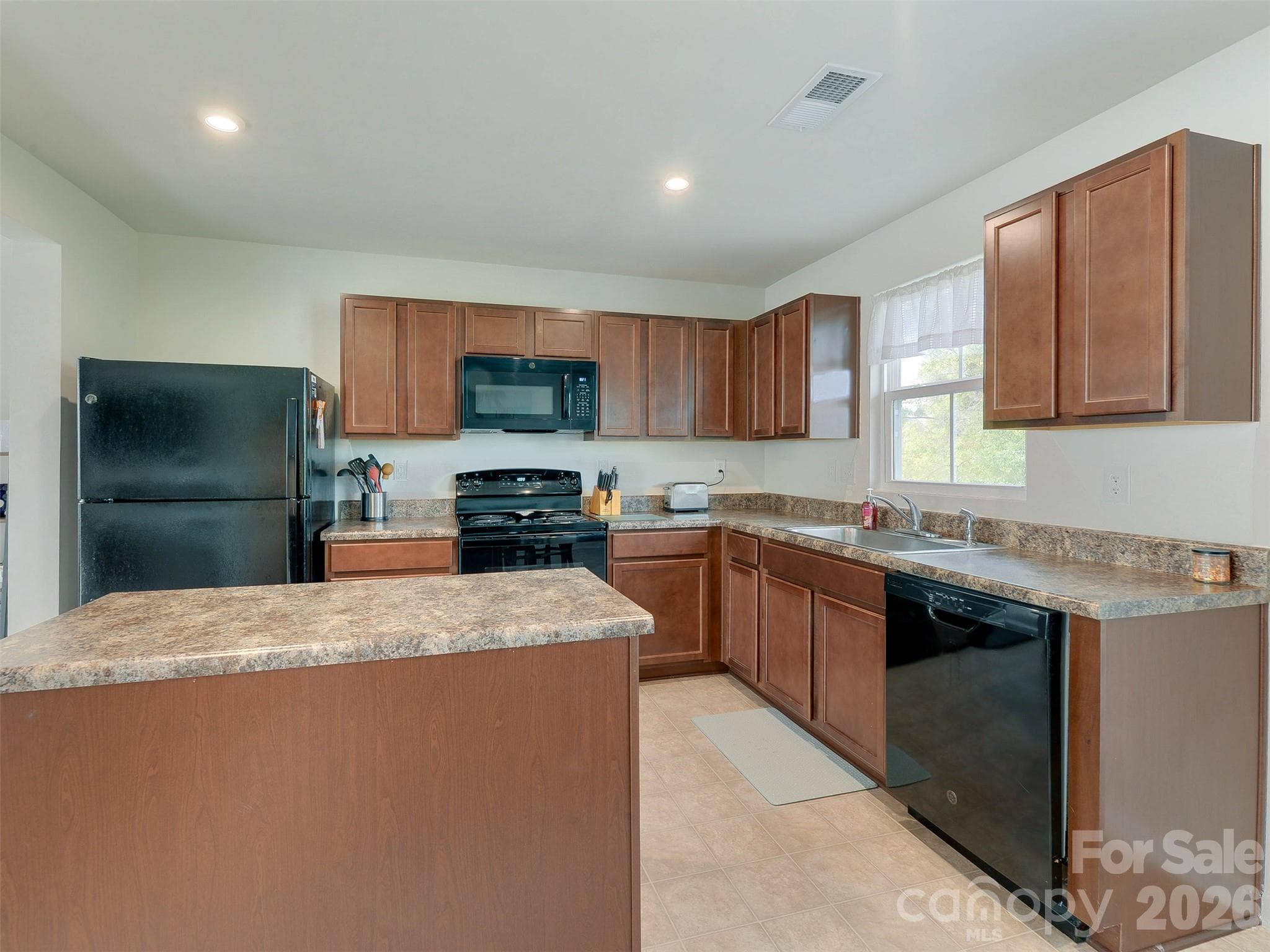 Townhouse at 6105 Cutwater Circle, Charlotte, photo 10 of 41