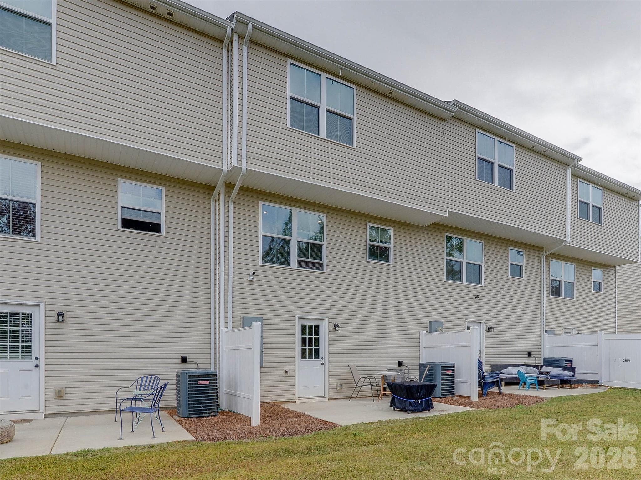 Townhouse at 6105 Cutwater Circle, Charlotte, photo 32 of 41