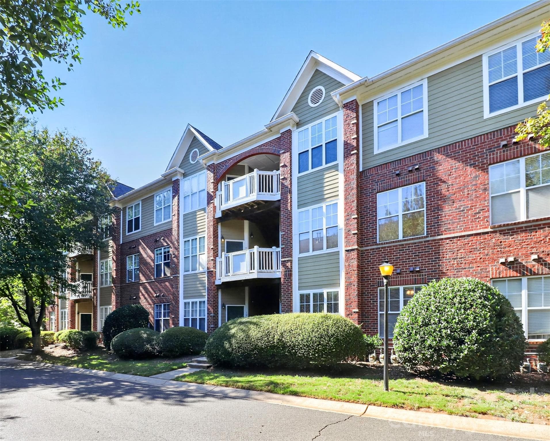 Condominium at 226 S Torrence Street, Charlotte, photo 2 of 29