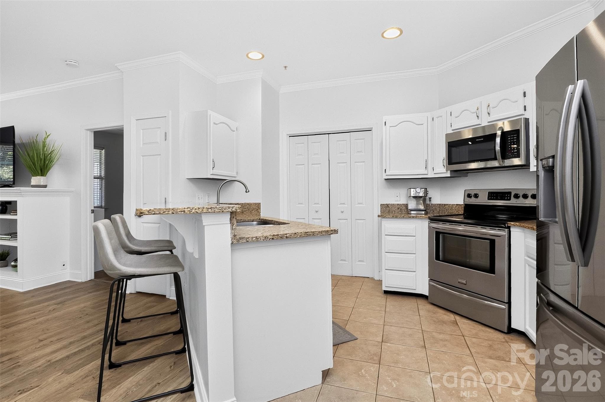 Condominium at 226 S Torrence Street, Charlotte, photo 7 of 29