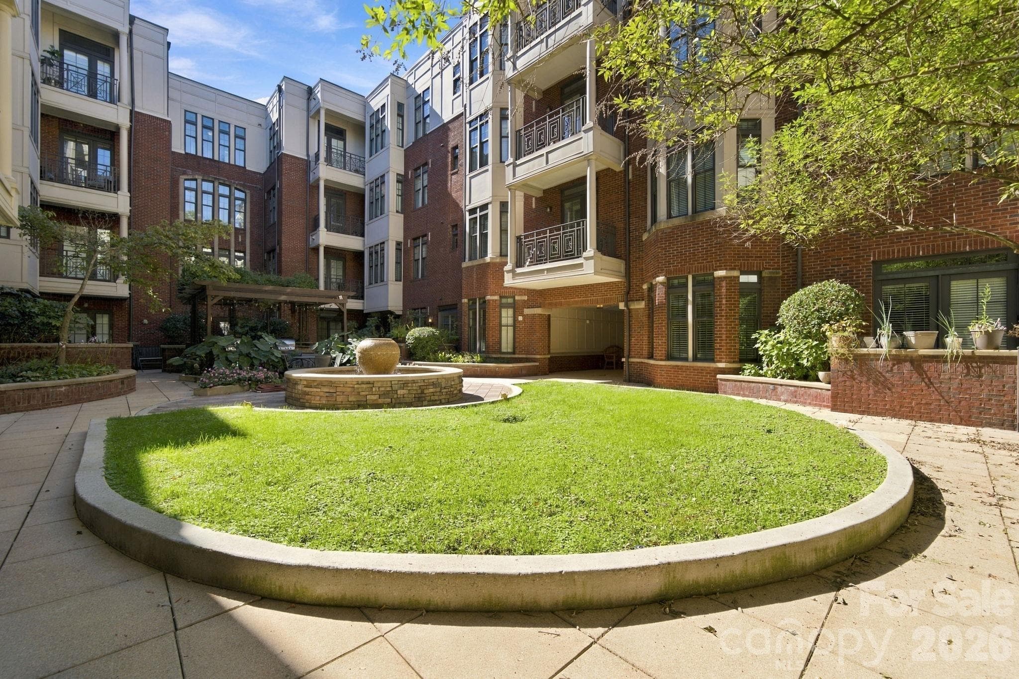 Condominium at 2810 Selwyn Avenue, Charlotte, photo 17 of 28
