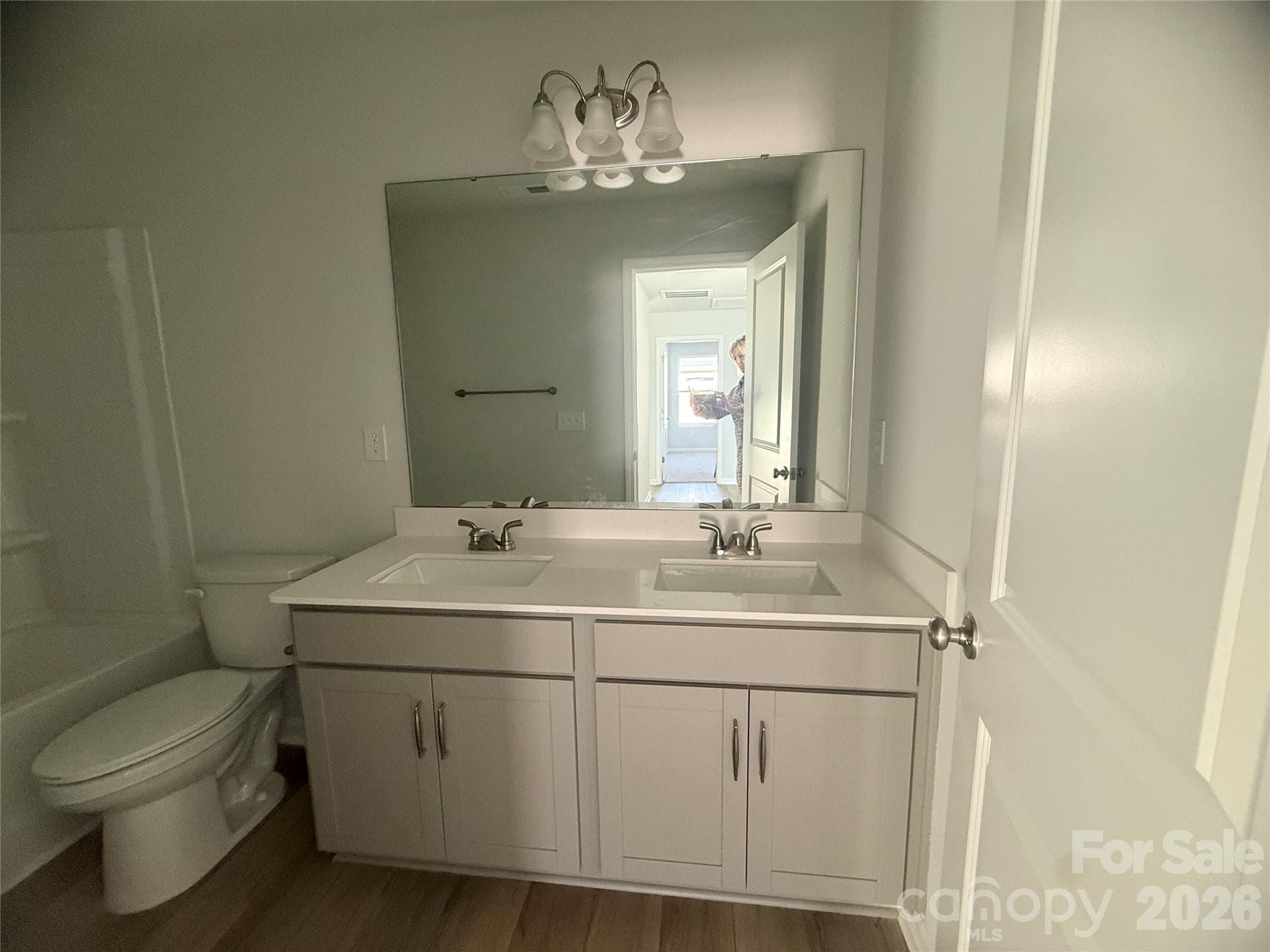 Upstairs hallway bath with double sink - 1227 Bansal Drive, Charlotte