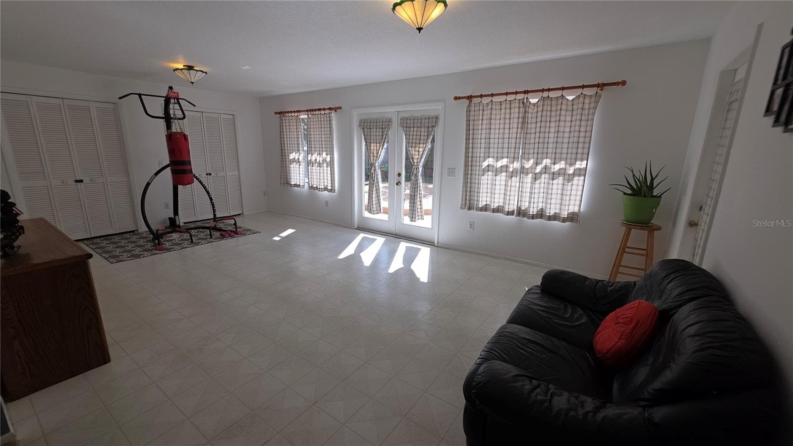 Florida Room with Built-in Closets - 7514 HERRICKS LOOP, ORLANDO