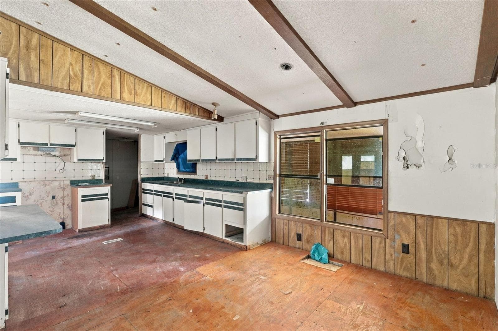 Manufactured Home at 8946 SW 33RD CT, OCALA, photo 14 of 50