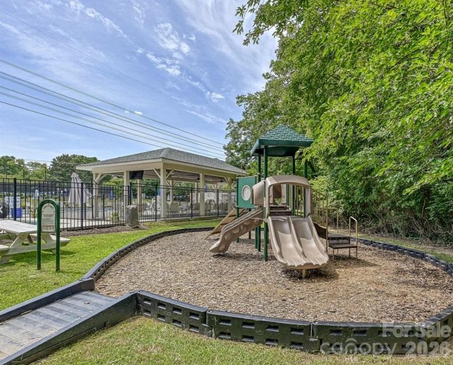Single Family Residence at 4809 Walden Court, Charlotte, photo 6 of 7