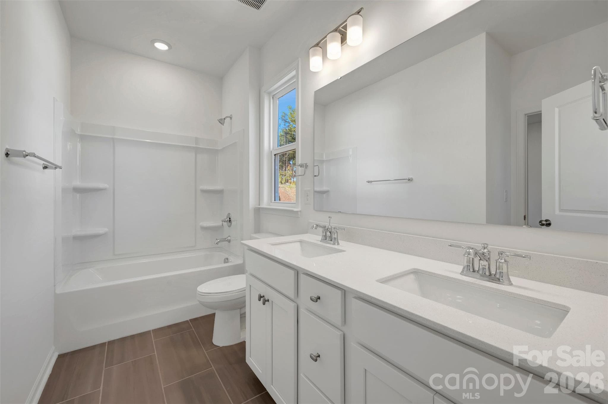 Secondary bathroom - 2970 Ballenger Street, Kannapolis