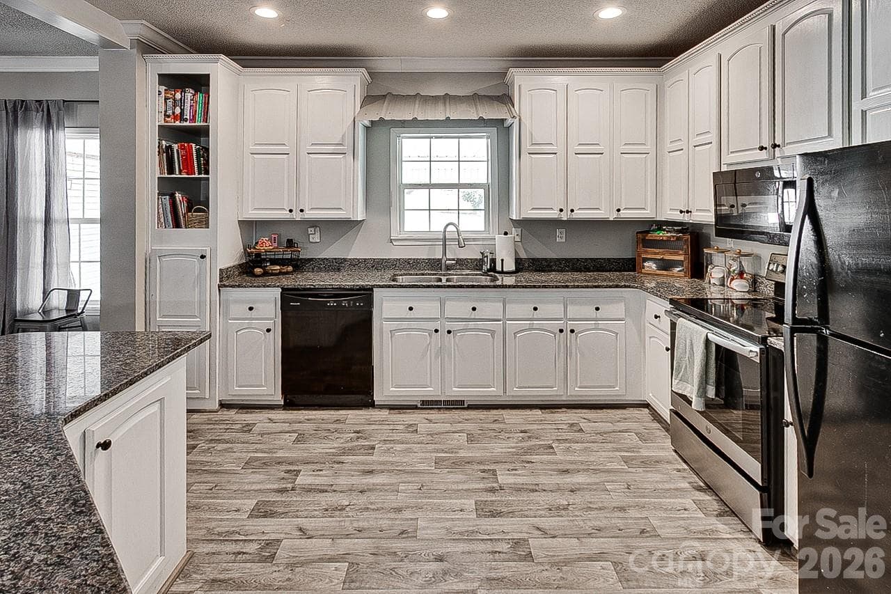 Single Family Residence at 4561 Shelton Country Road, Liberty, photo 7 of 48