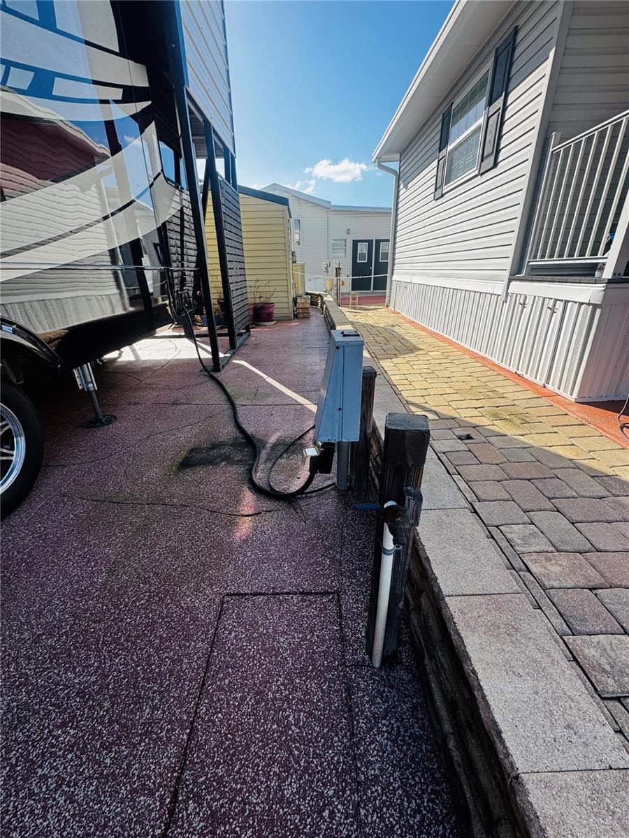 RV Hookups for TWO RV's - 321 ST GEORGE DR, DAVENPORT