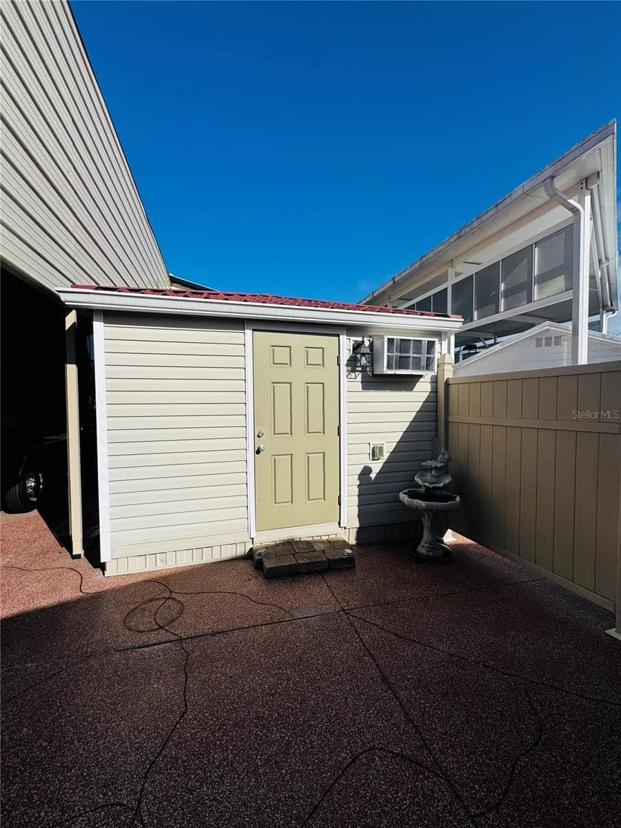 Shed for all your toys! - 321 ST GEORGE DR, DAVENPORT