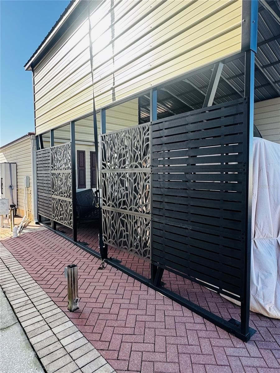 Metal Privacy Fence - 321 ST GEORGE DR, DAVENPORT