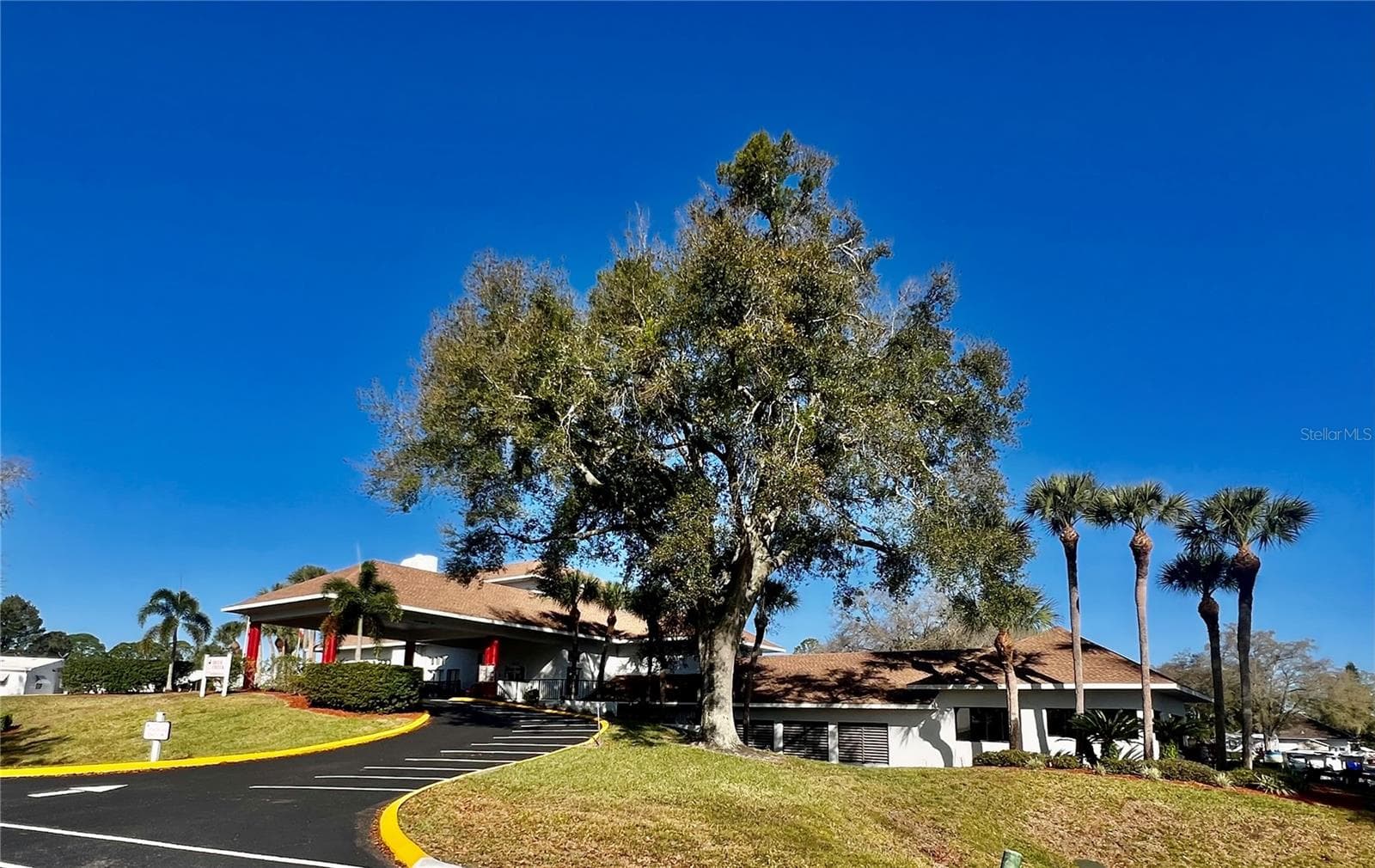 Deer Creek's Main Clubhouse - 321 ST GEORGE DR, DAVENPORT
