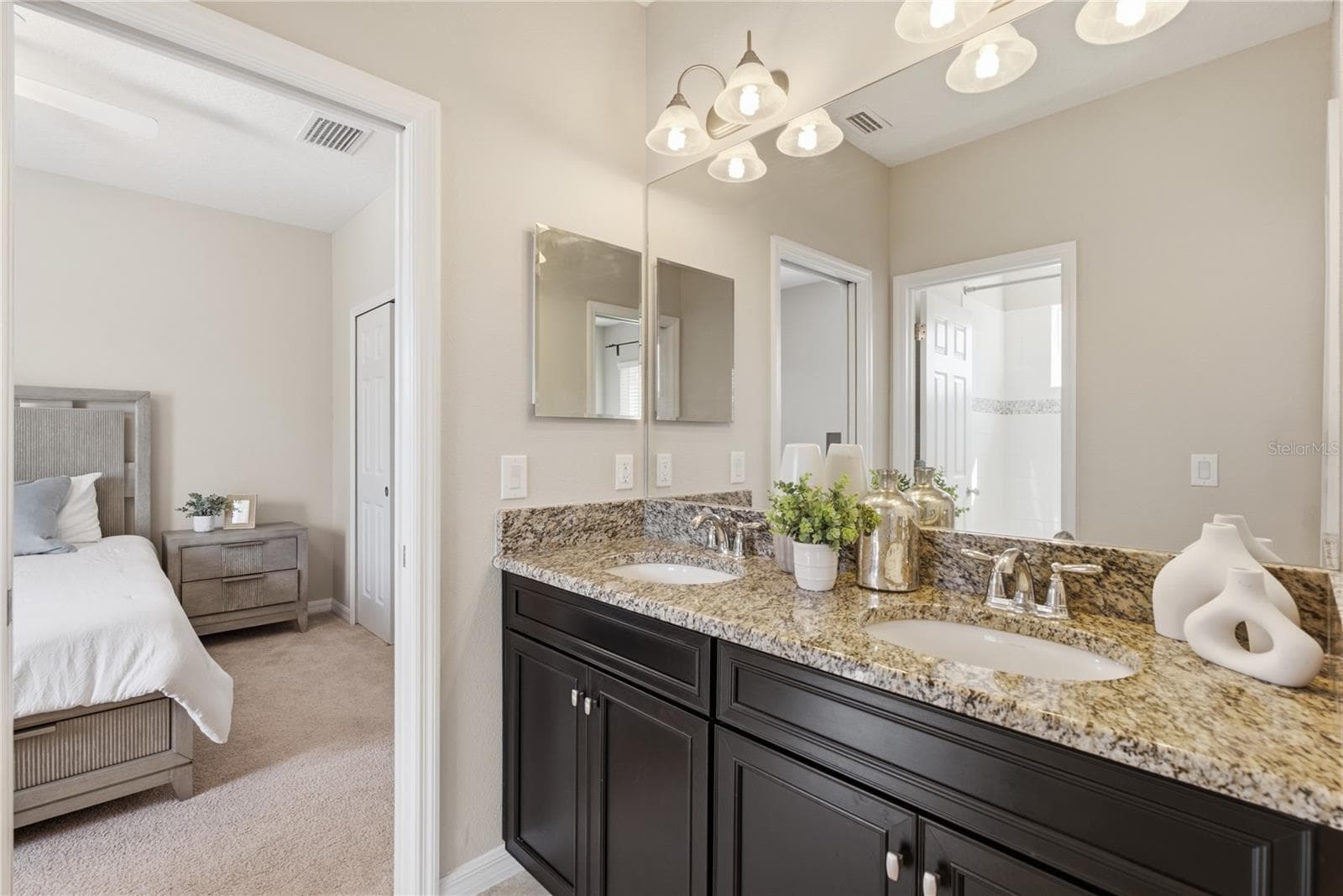 Jack n Jill Bath - 9167 BELLA VITA CIR, LAND O LAKES