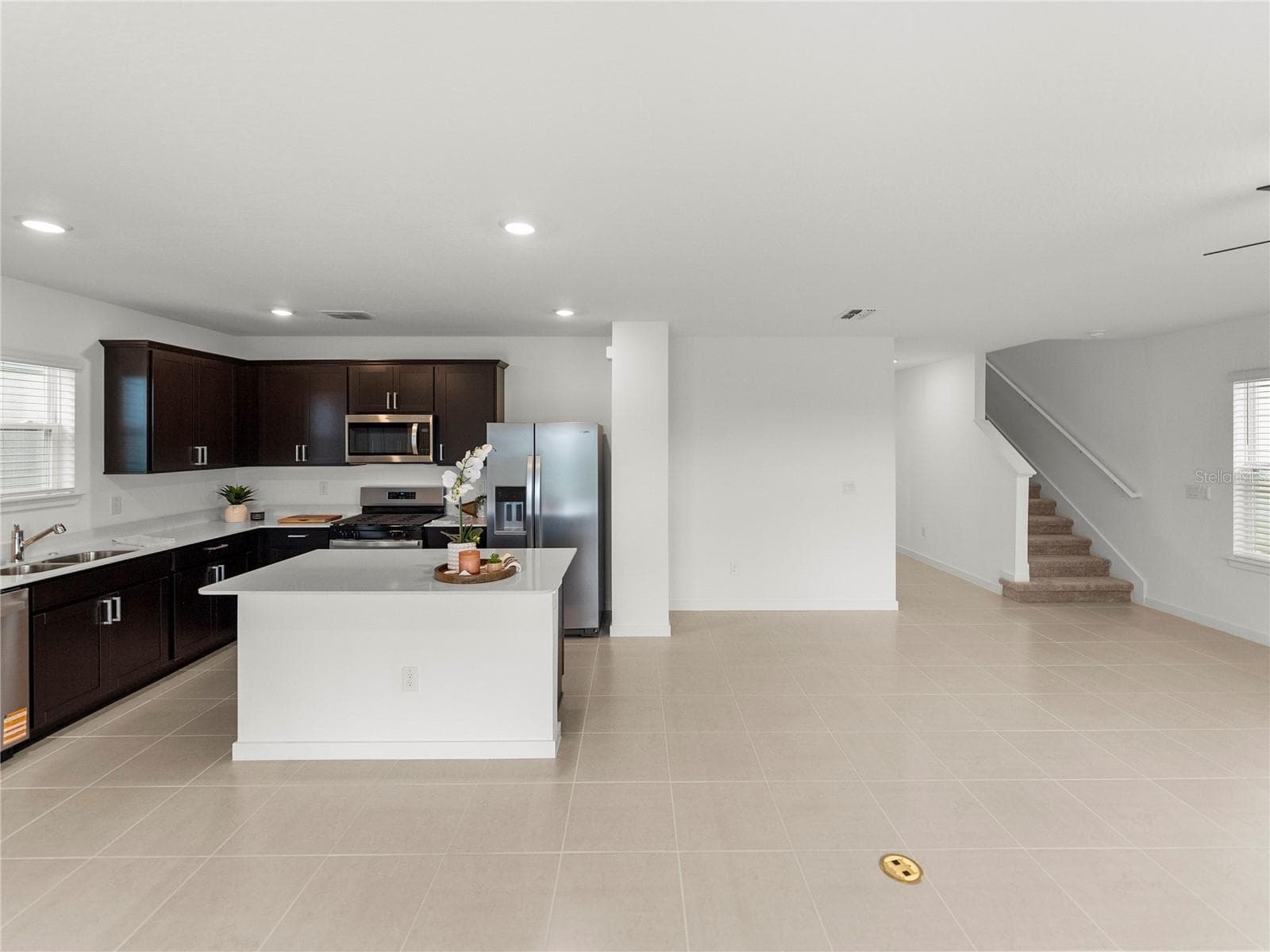 Open Main Living/Dining and Kitchen Area - 1076 KISTNA DR, ZEPHYRHILLS