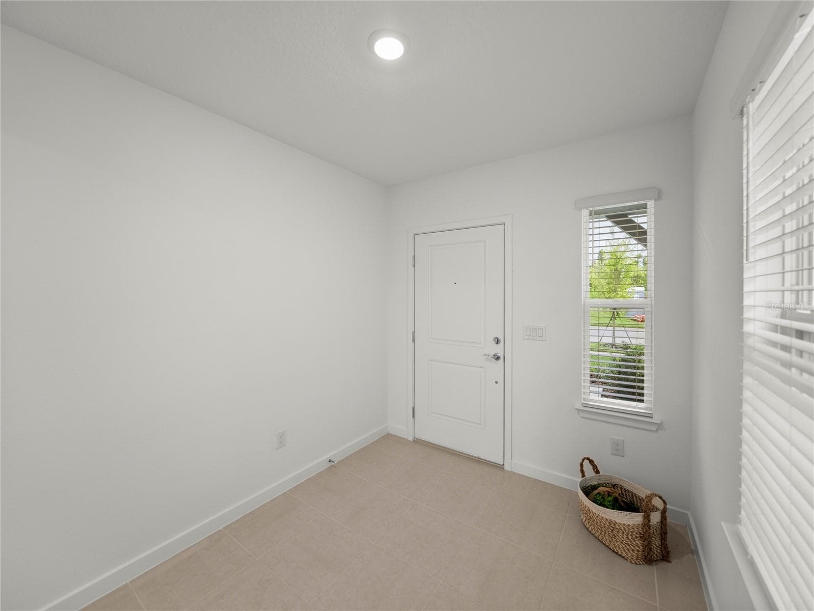 Alternate View Main Entry Mud Room Foyer Area - 1076 KISTNA DR, ZEPHYRHILLS