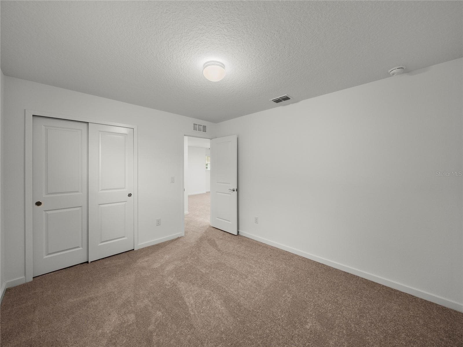 Alternate View Upstairs Middle Bedroom - 1076 KISTNA DR, ZEPHYRHILLS