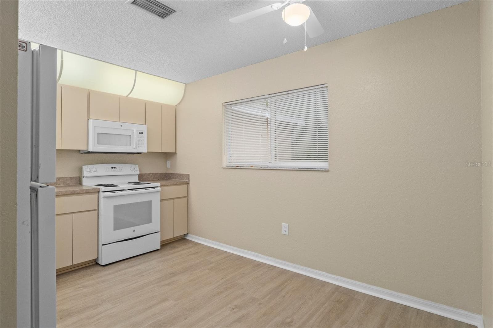 Triplex at 1240 SYLVIA AVE, SPRING HILL, photo 9 of 22
