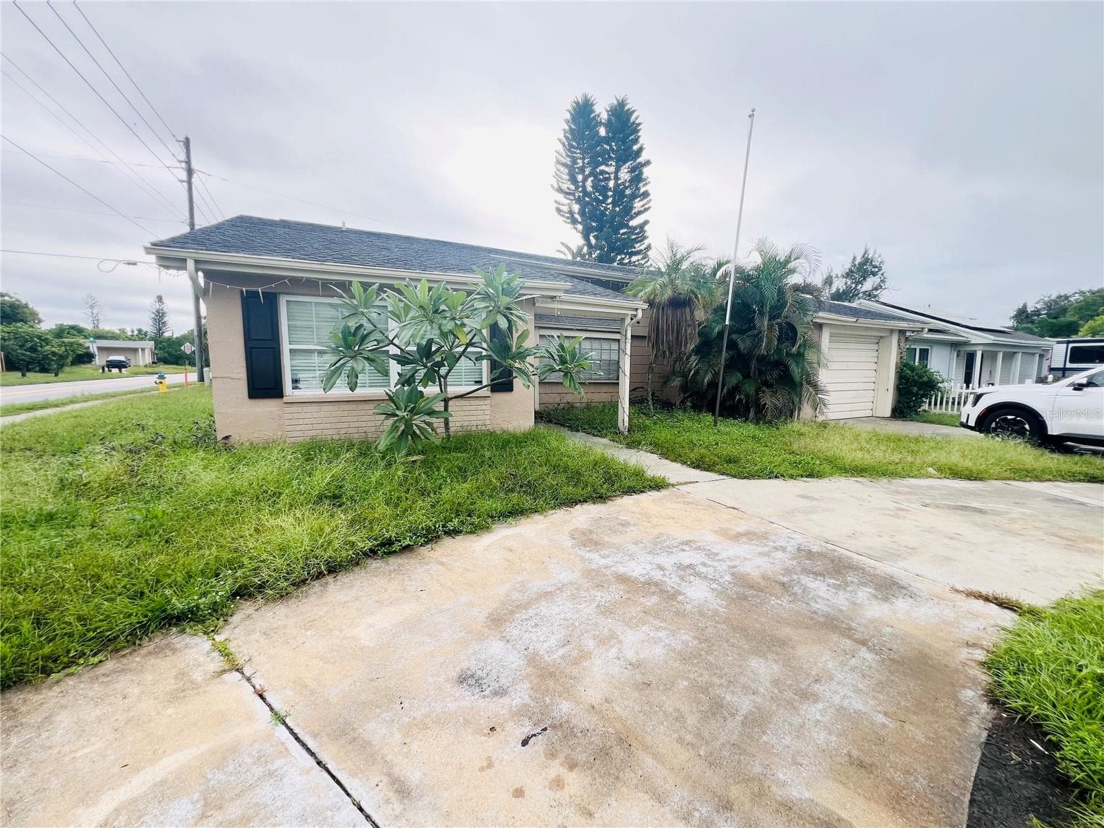 FRONT OF HOME - 3448 SPRINGFIELD DR, HOLIDAY
