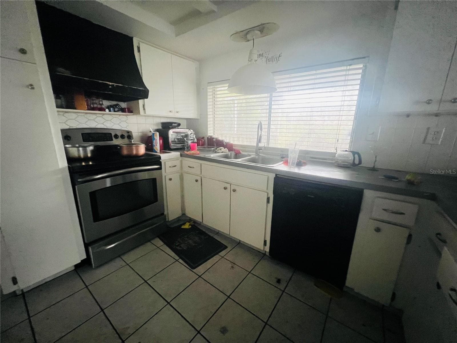 KITCHEN - 3448 SPRINGFIELD DR, HOLIDAY