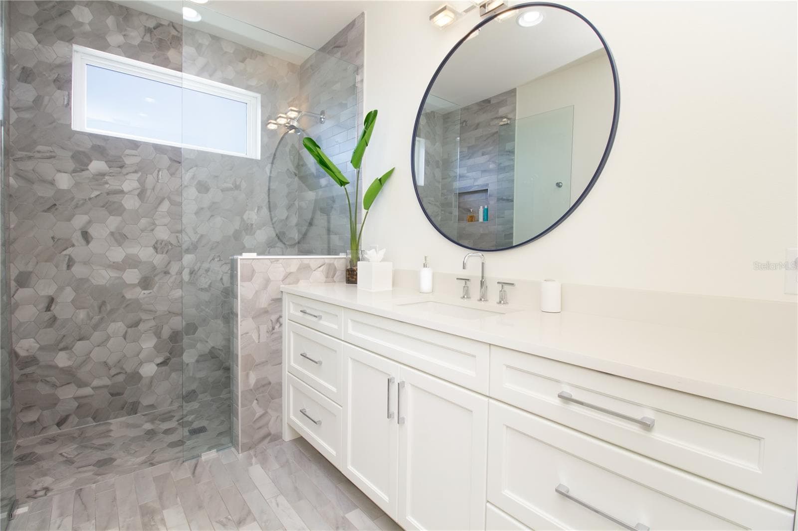 Bathroom Between Bedroom 4 & 5 - 271 S JULIA CIR, ST PETE BEACH