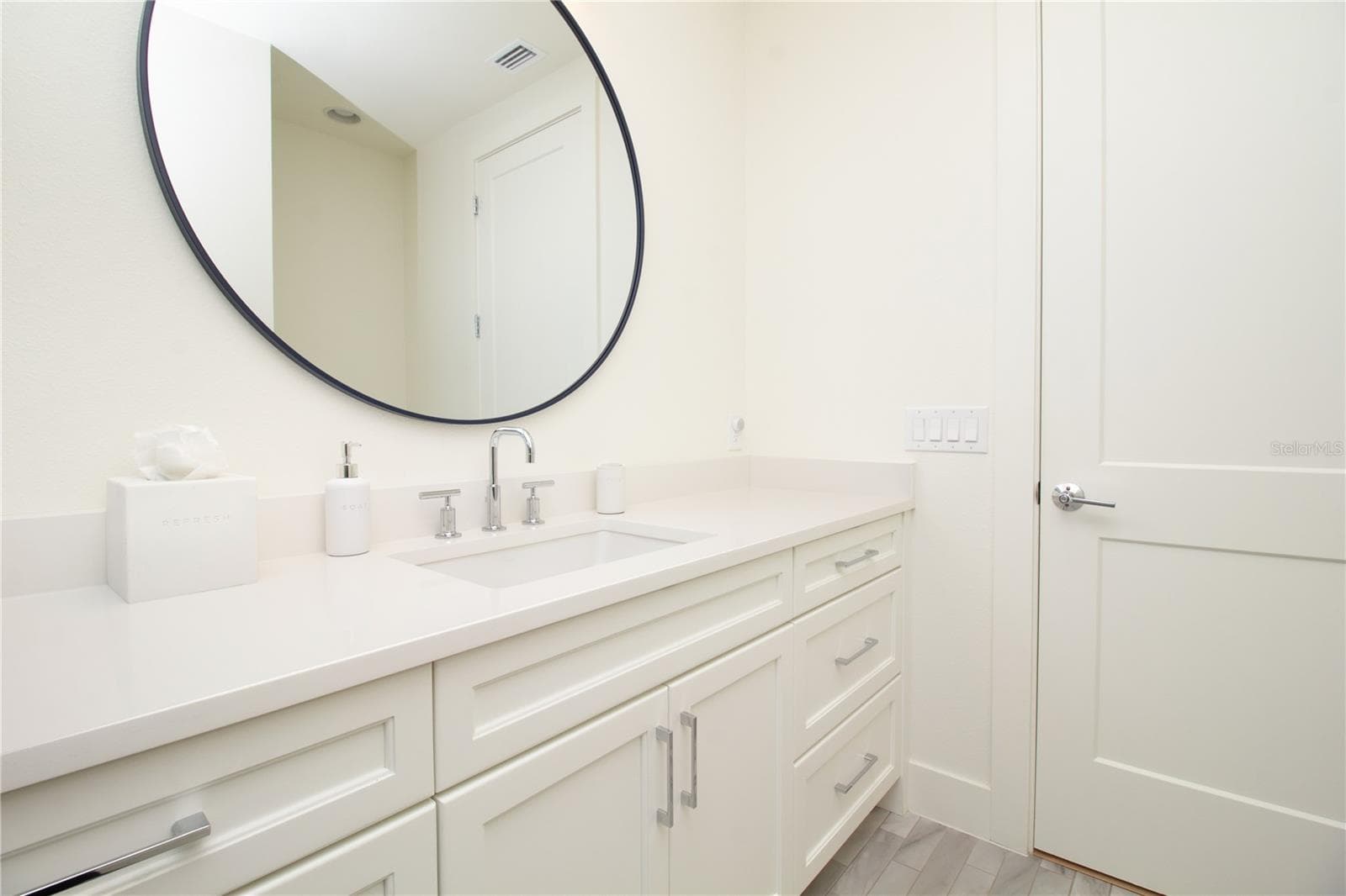 Bathroom Between Bedroom 4 & 5 - 271 S JULIA CIR, ST PETE BEACH