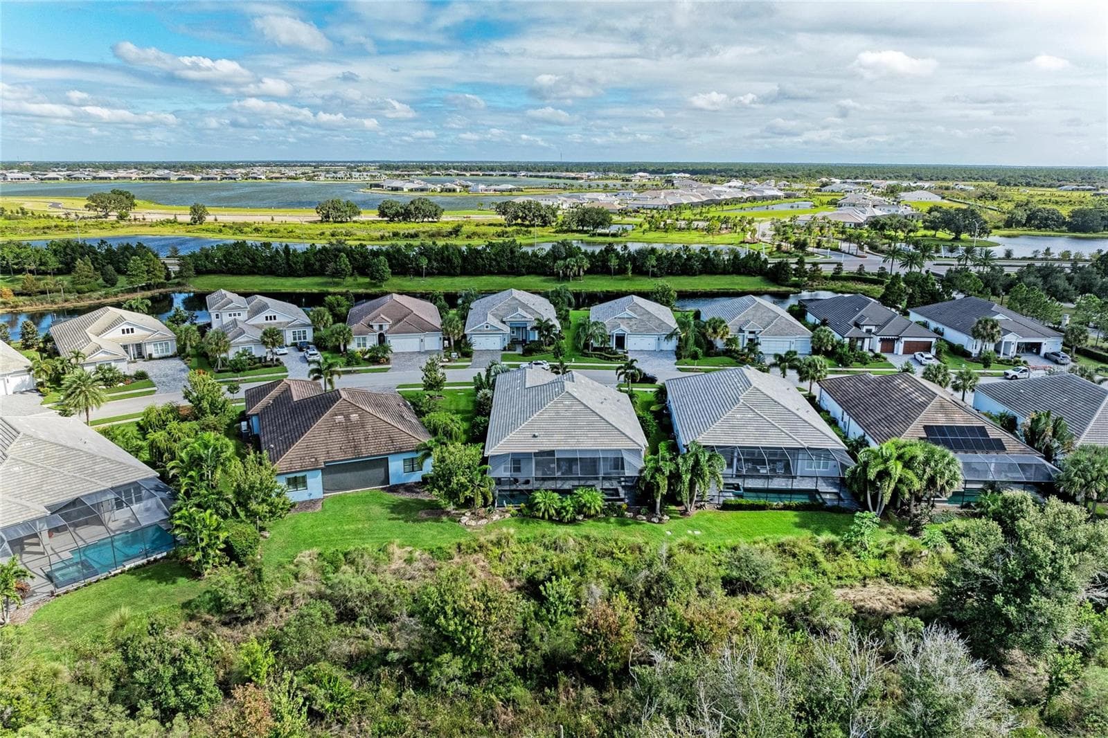 Single Family Residence at 8269 GRANDE SHORES DR, SARASOTA, photo 4 of 90