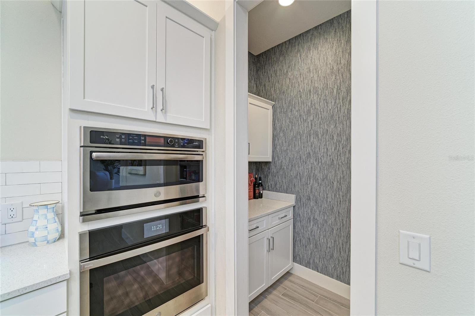 Single Family Residence at 8269 GRANDE SHORES DR, SARASOTA, photo 21 of 90