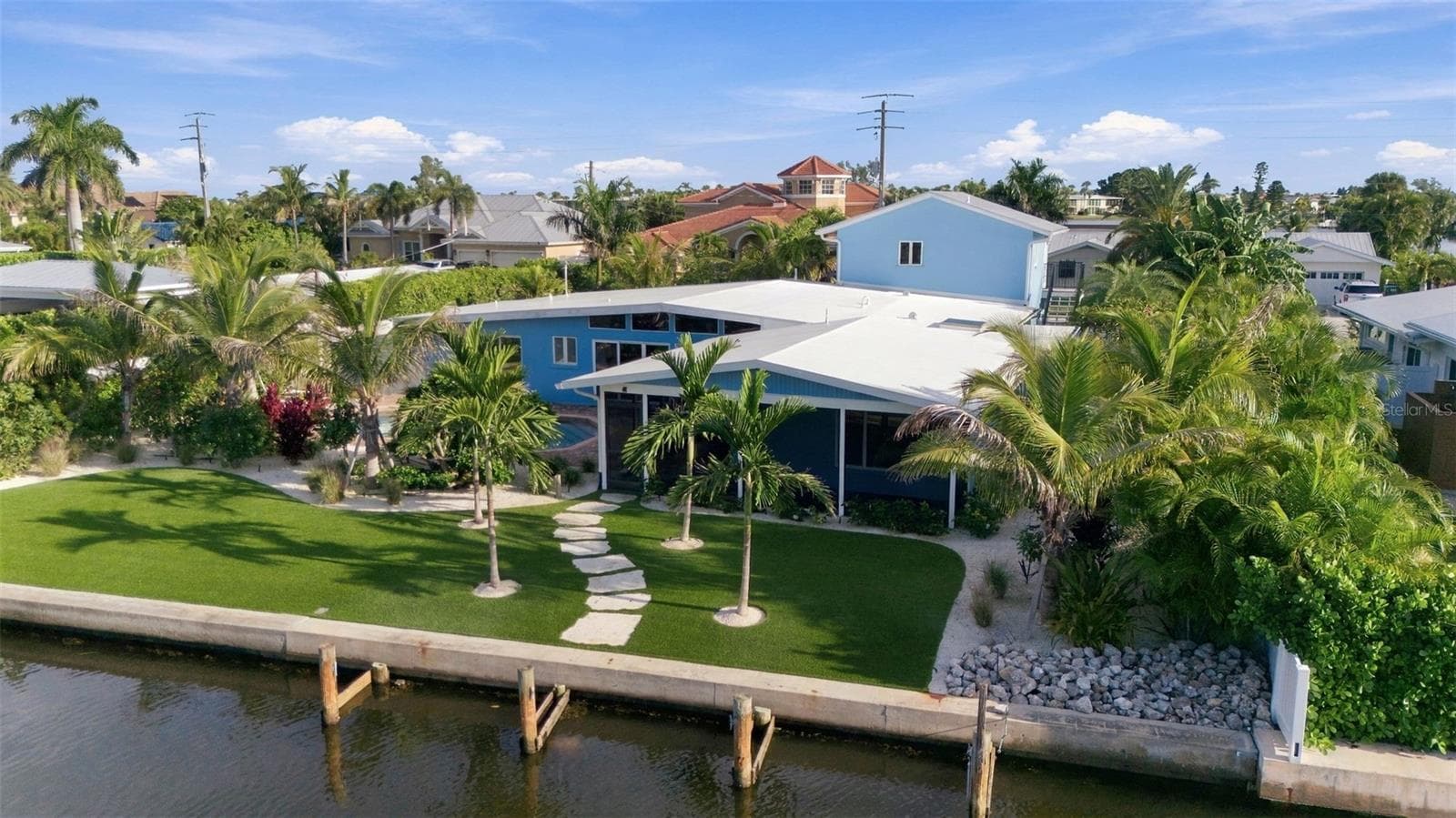 Single Family Residence at 528 KEY ROYALE DR, HOLMES BEACH, photo 2 of 76