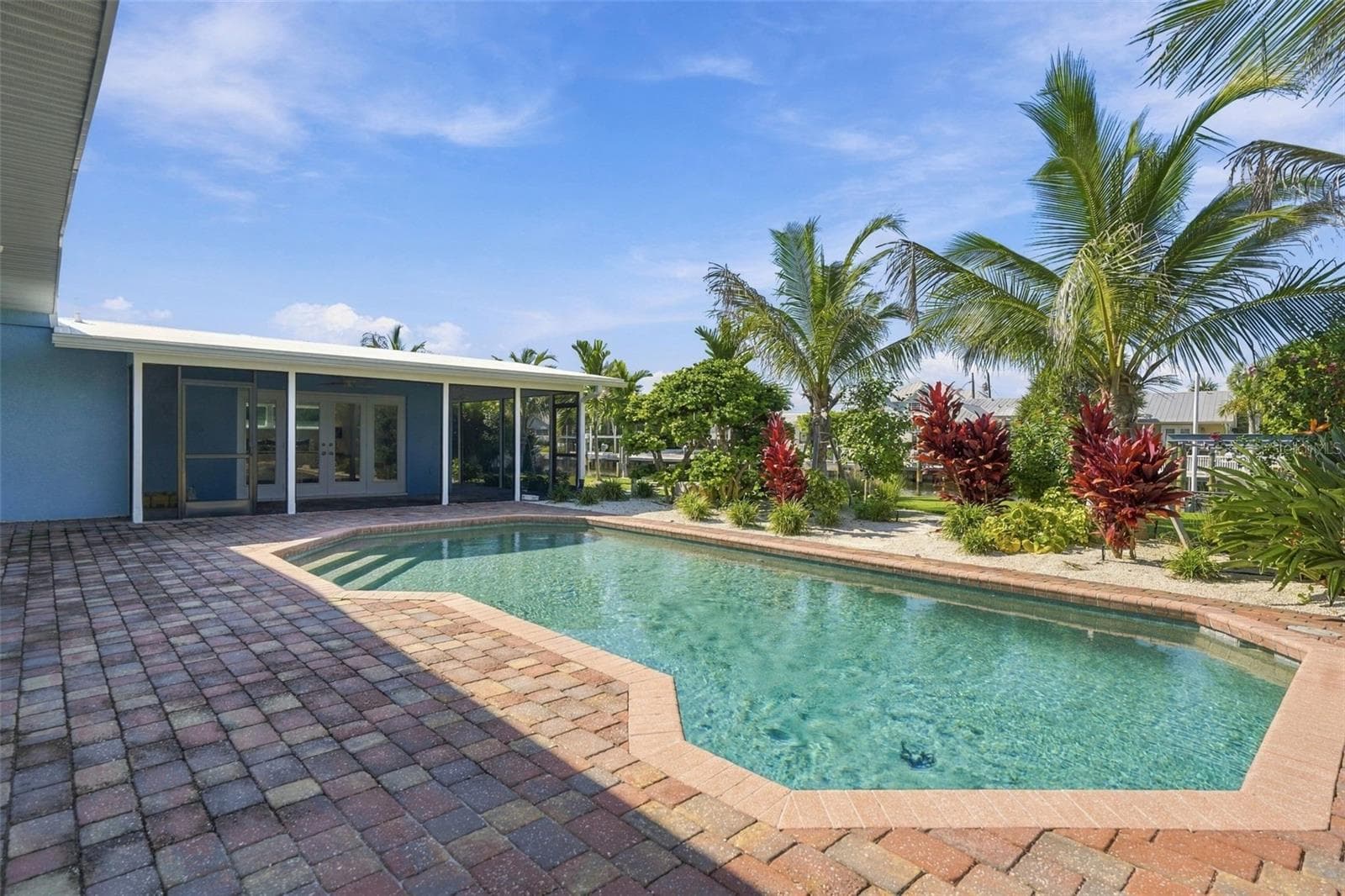 Single Family Residence at 528 KEY ROYALE DR, HOLMES BEACH, photo 3 of 76
