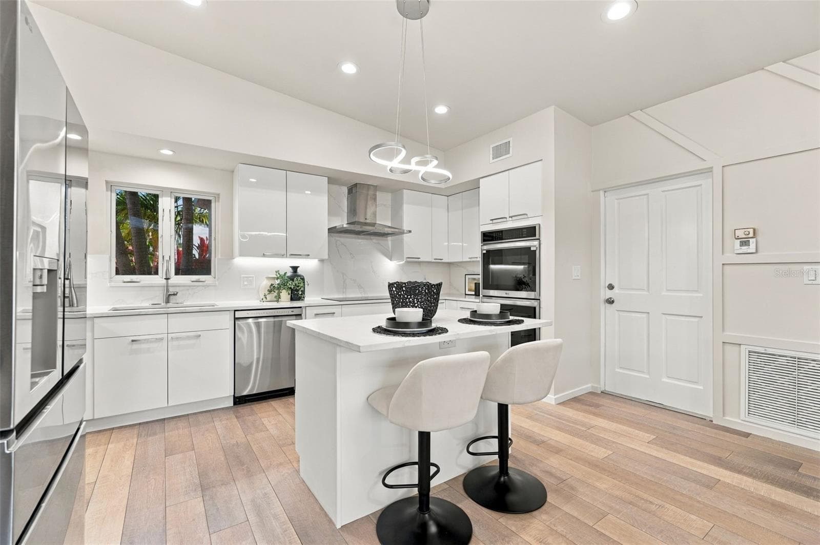 Single Family Residence at 528 KEY ROYALE DR, HOLMES BEACH, photo 14 of 76
