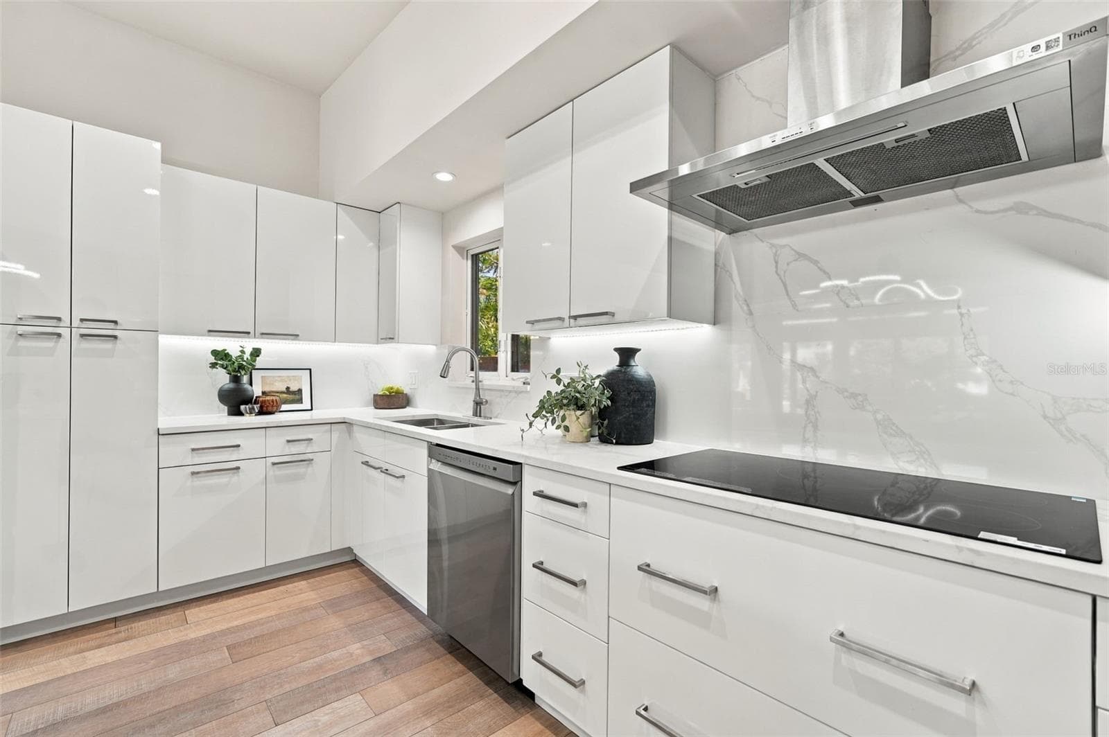 Single Family Residence at 528 KEY ROYALE DR, HOLMES BEACH, photo 18 of 76