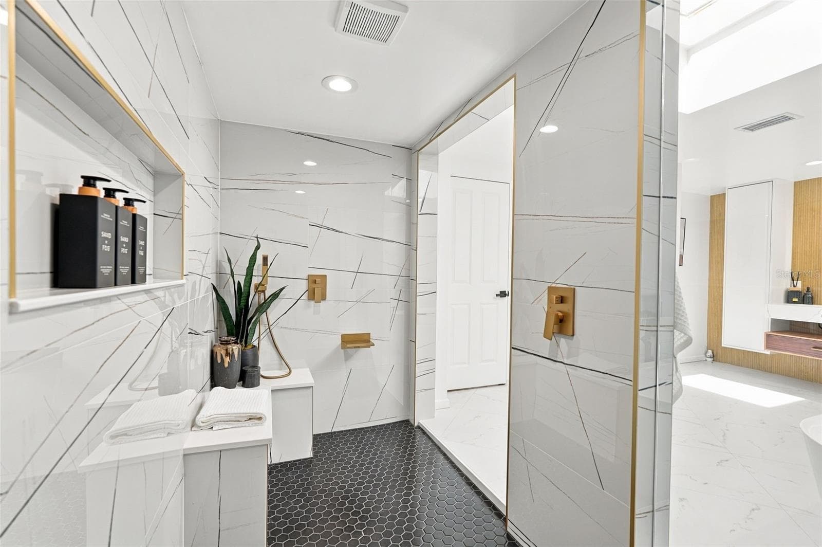 Single Family Residence at 528 KEY ROYALE DR, HOLMES BEACH, photo 37 of 76
