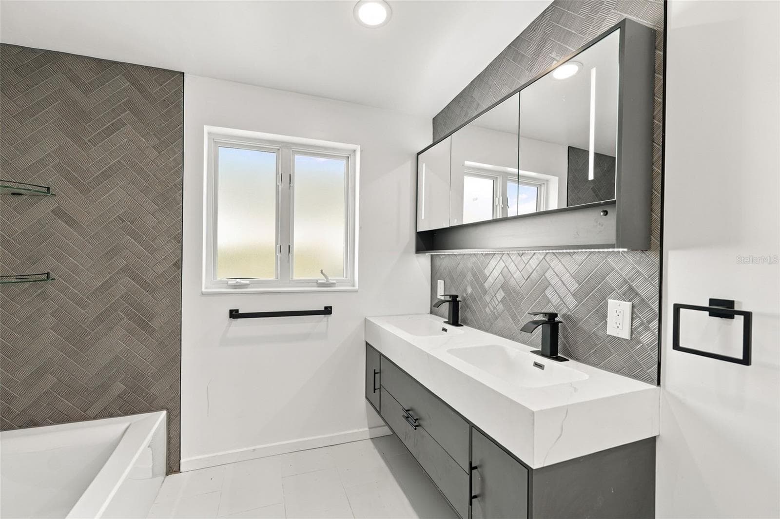 Single Family Residence at 528 KEY ROYALE DR, HOLMES BEACH, photo 42 of 76